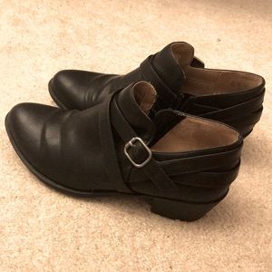 LifeStride Black Ankle Boot Size 7 Wide